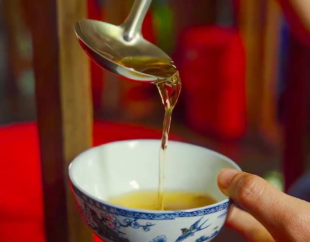 Sự khác biệt giữa nước mắm truyền thống và nước mắm công nghiệp
